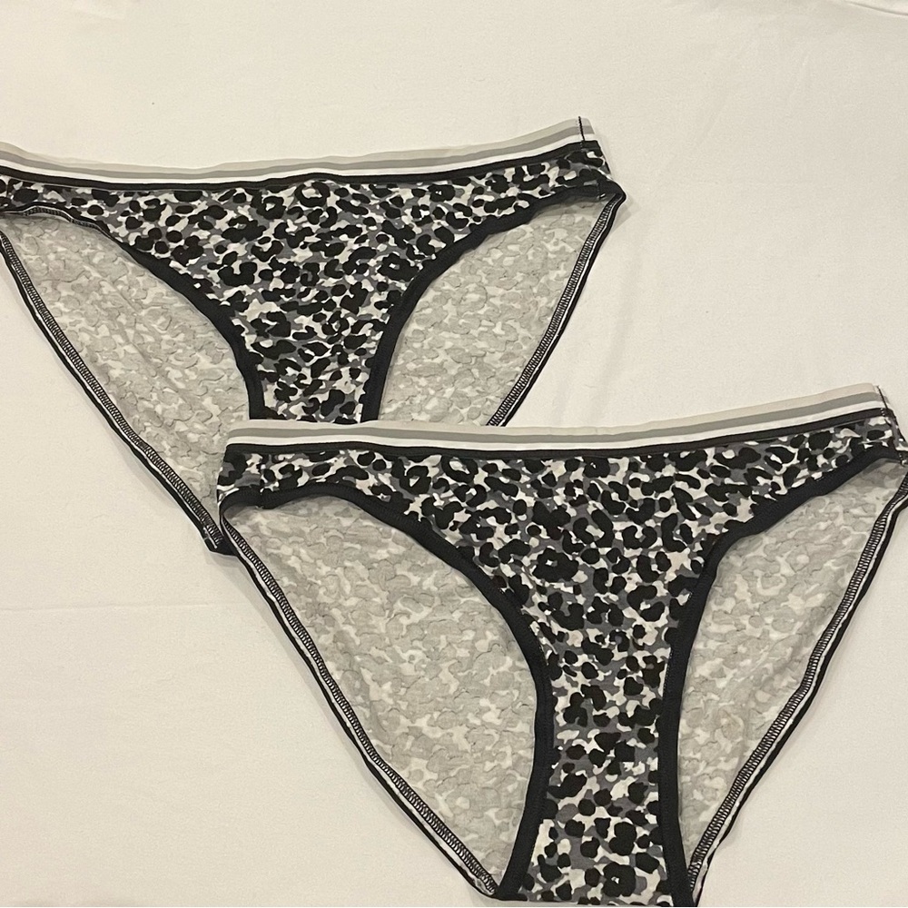NEW WITH TAGS VICTORIA’S SECRET 2 PACK SIZE S BIKINI FIT CHEETAH PANTIES
